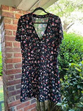 Madewell Black Floral V-Neck Short Sleeve Dress, size 10, NWT